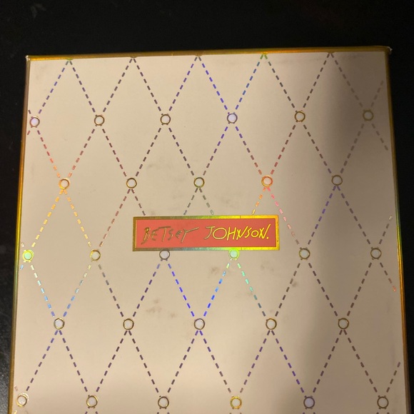 NWT in BOX Betsey Johnson Earrings - Picture 2 of 3